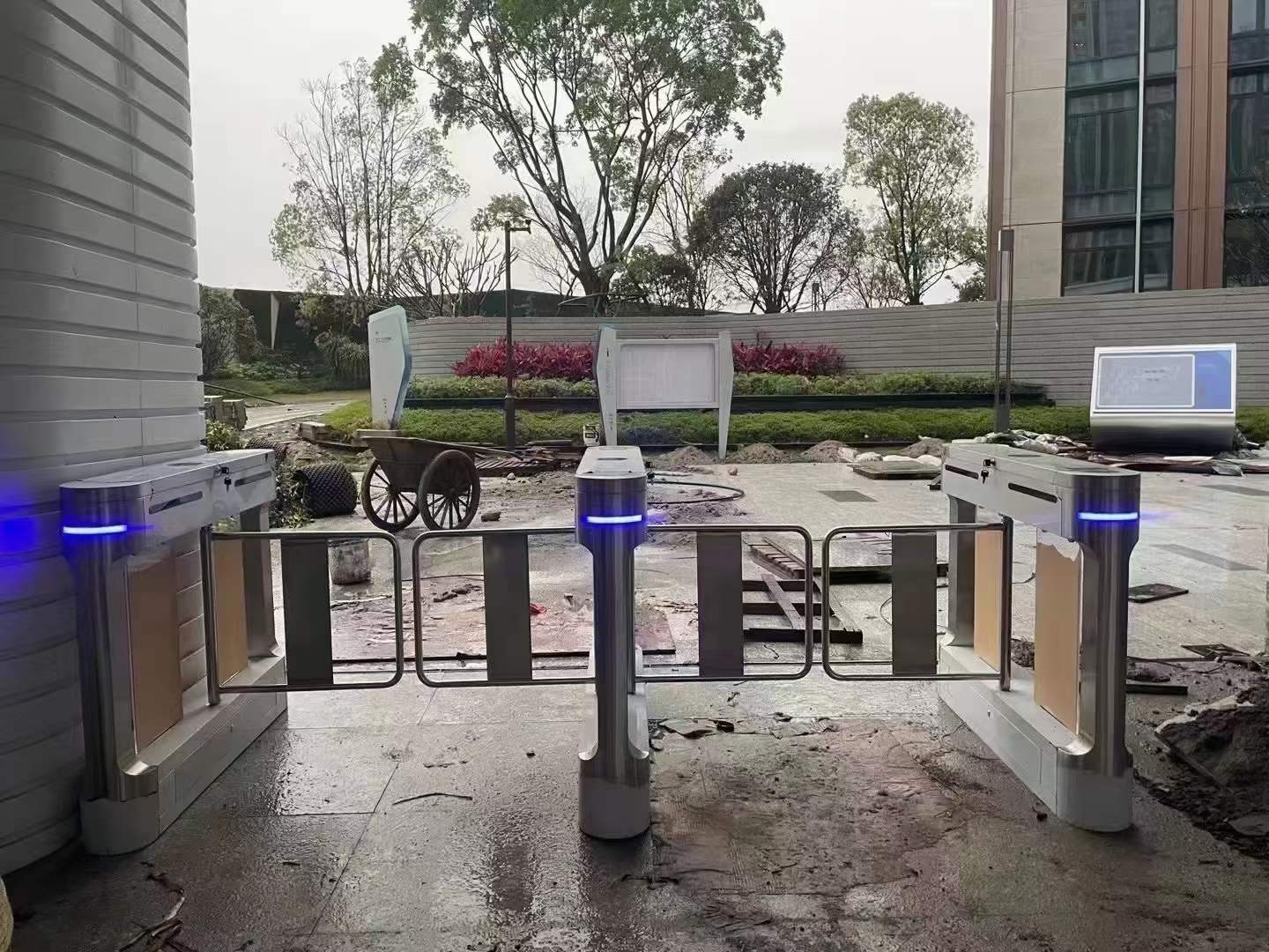 配图