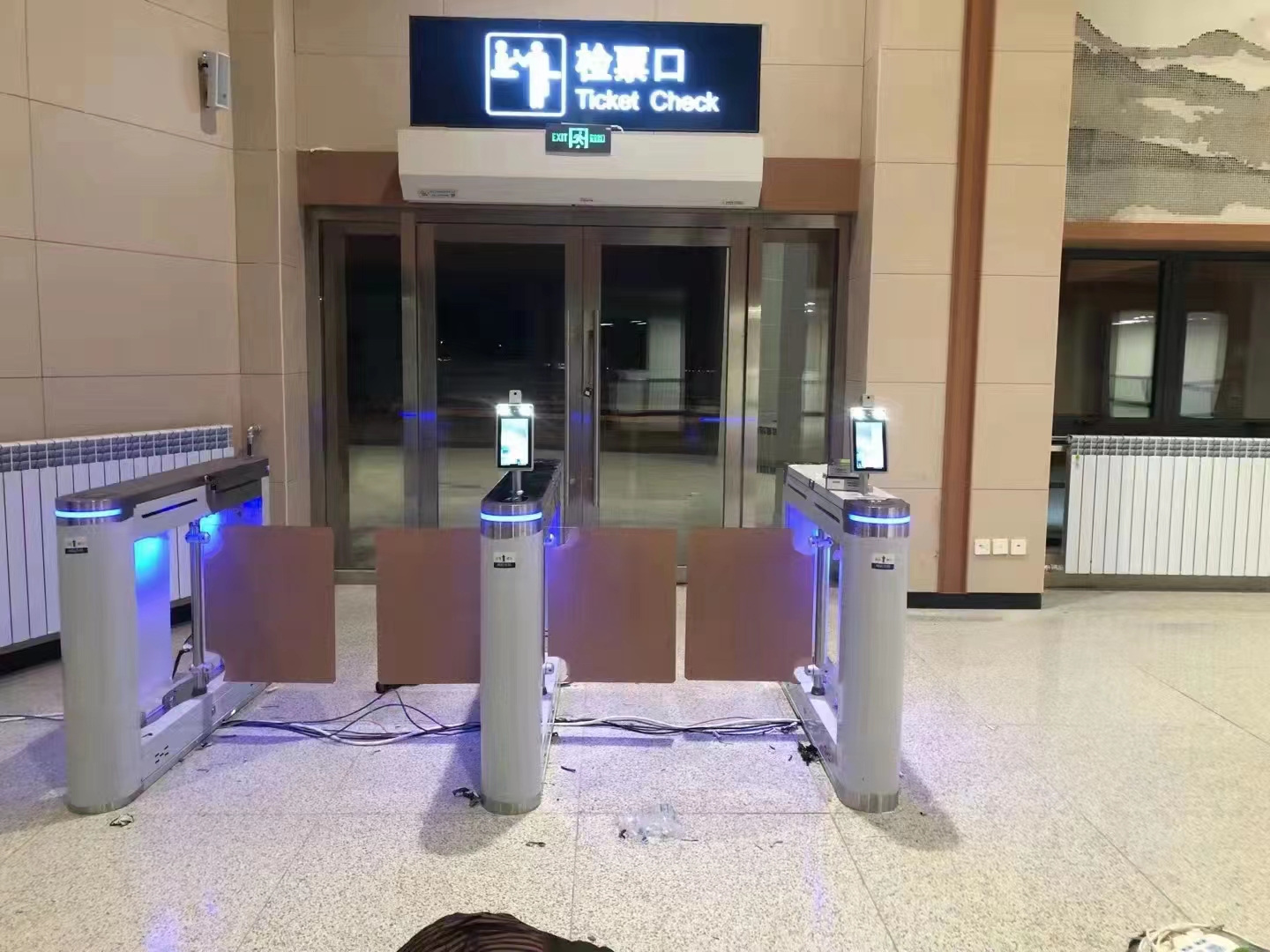 配图