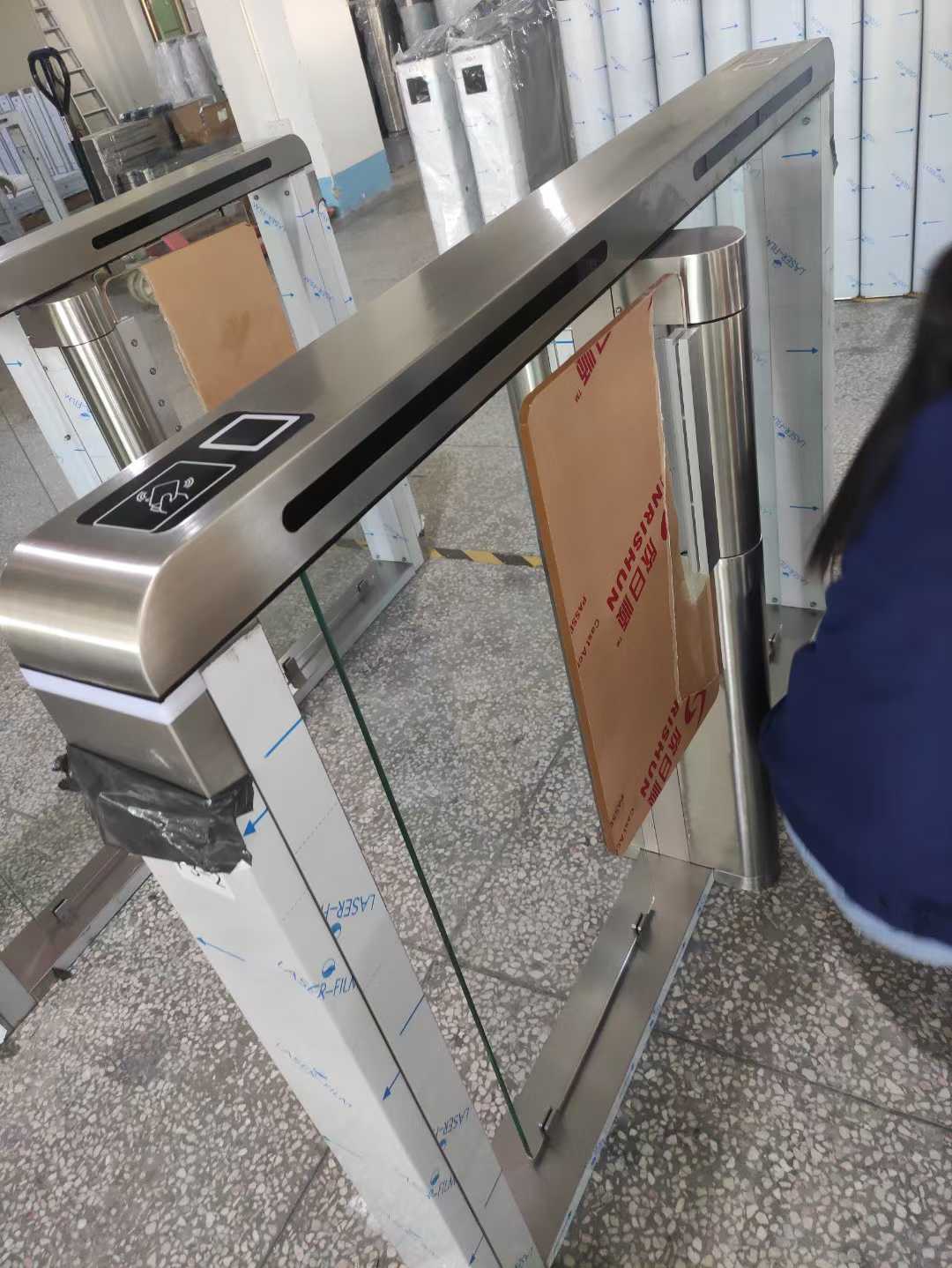 配图