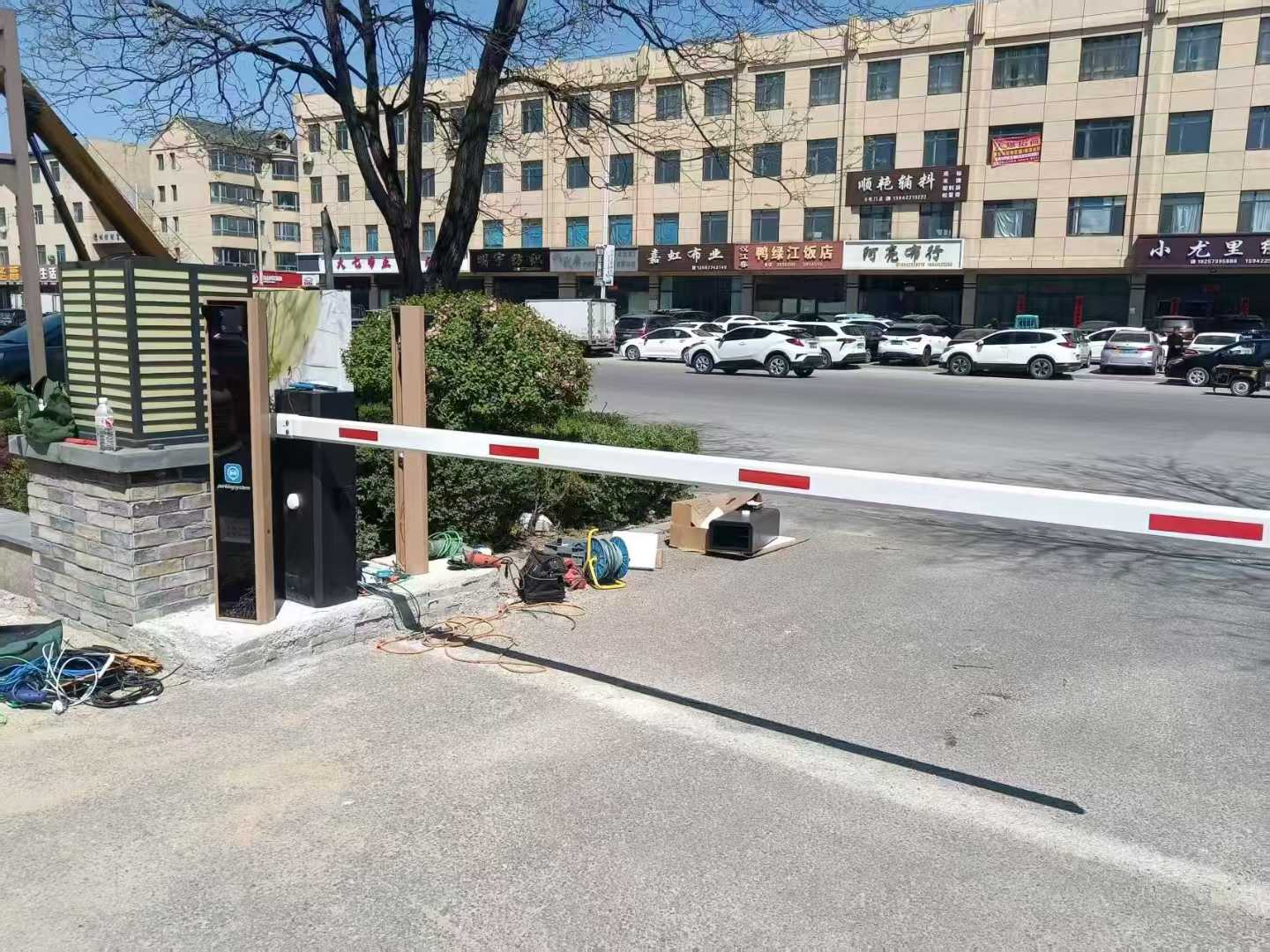 配图